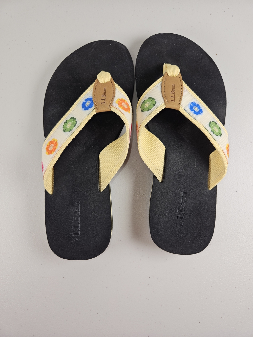 Brand New L.L.Bean Floral Strap Yellow Trim Black Footbed Flip Flops Size 6 M